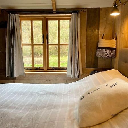 Апартаменты The Walnut Wagon In The Heart Of Mells. Фроум Экстерьер фото